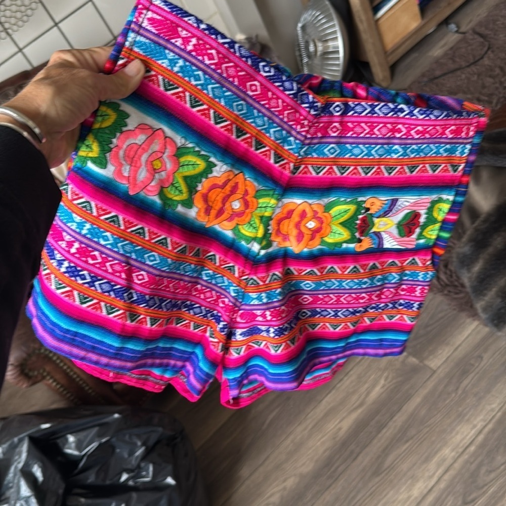 Colorful Patterned Shorts size medium - Picture 6 of 11